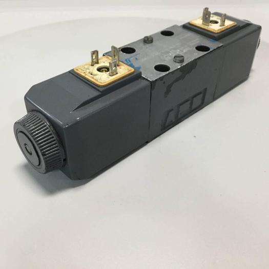 Used VICKERS Directional Valve DG4V-3-6C-M-U-HL7-60 Used
