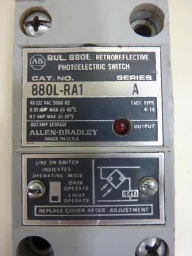 Used ALLEN BRADLEY Retroreflective Photoelectric Switch 880L-RA1 SER A #65239