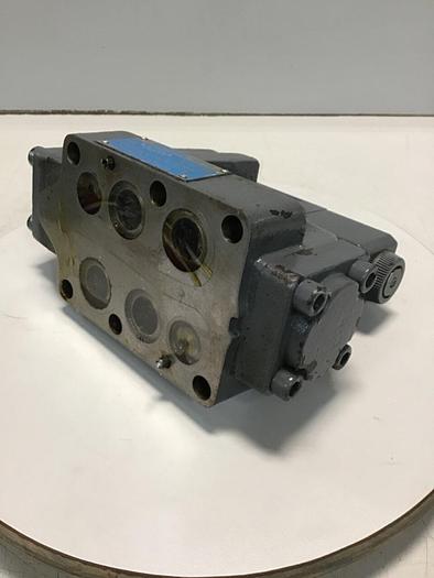 Used VICKERS Solenoid Directional Valve DG4V-3-6C-M-U-HL7-60-B13 Used