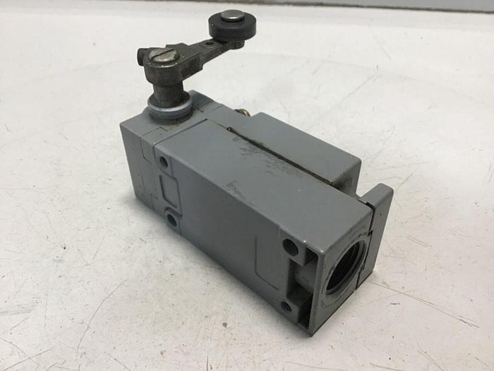 Used SQUARE D Limit Switch 9007-C66B2 #121957