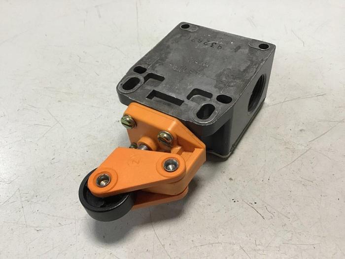 Used SIEMENS Switch 3SE3 100-3E #121186