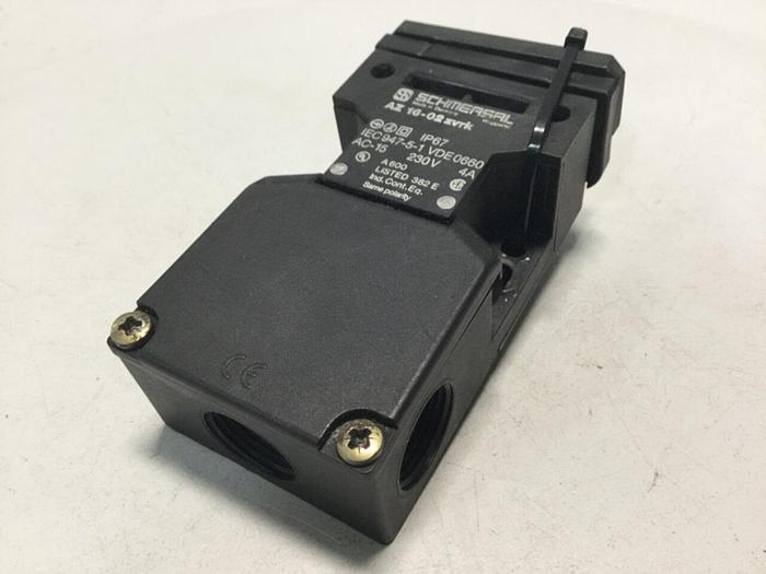Used SCHMERSAL Relay Switch AZ 16-02ZVRK #101373
