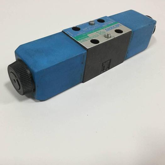 Used VICKERS Valve DG4V-3S-2C-M-U-H5-60 #90549