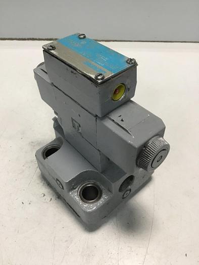 Used VICKERS Valve DG4V30CMFWB660EN21 #138829