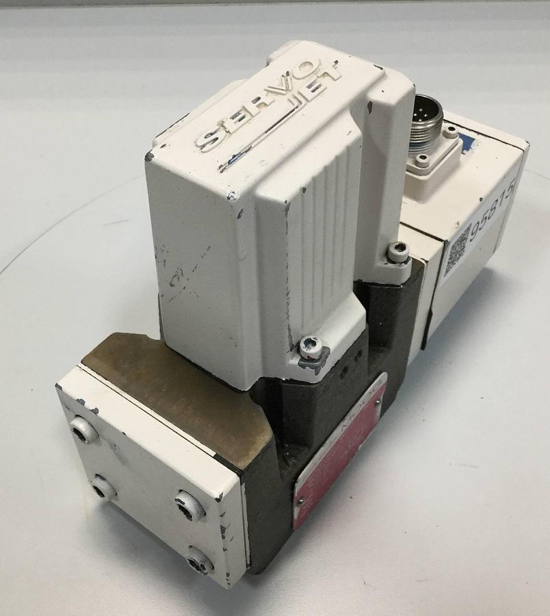Used MOOG D661-5009 SERVO JET HYDRAULIC VALVE USED 