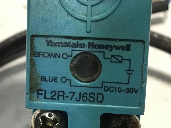 Used YAMATAKE Proximity Switch FL2R-7J6SD #137086