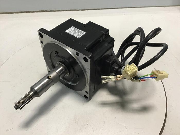 Used YASKAWA Servo Motor SGMP-08AWYR41 #131361
