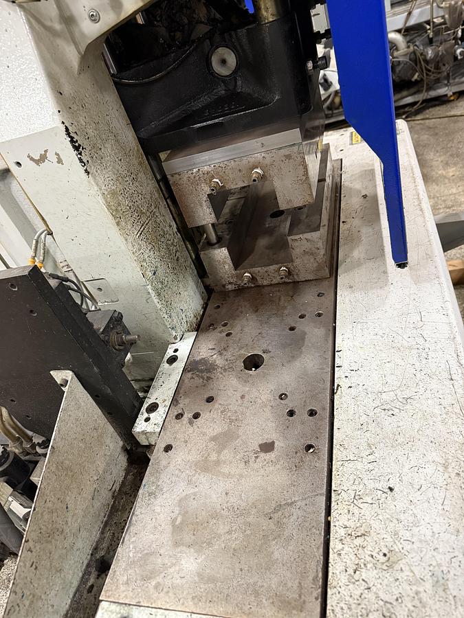 Used 2006 DEMAG NEWBURY 30 Ton Vertical Injection Molding Machine 30VTCS5 USED