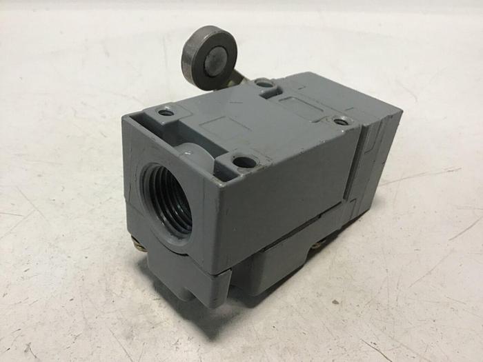 Used SQUARE D Limit Switch 9007-C52B2 #121706