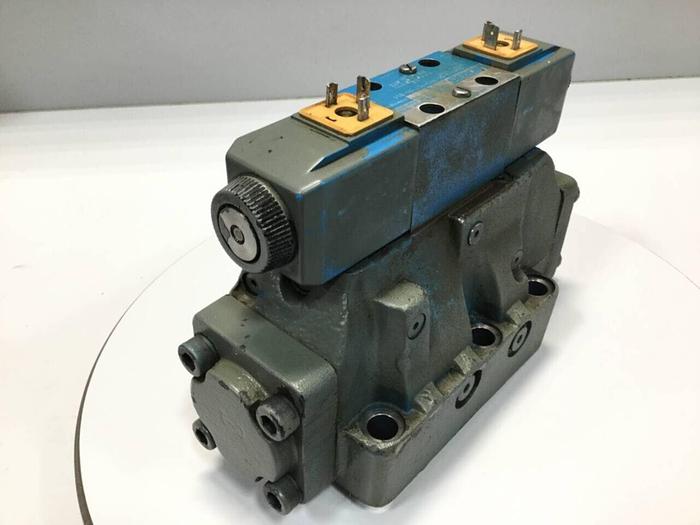Used VICKERS Directional Control Valve DG4V-3-6C-M-U-HL7-60-B13 Used