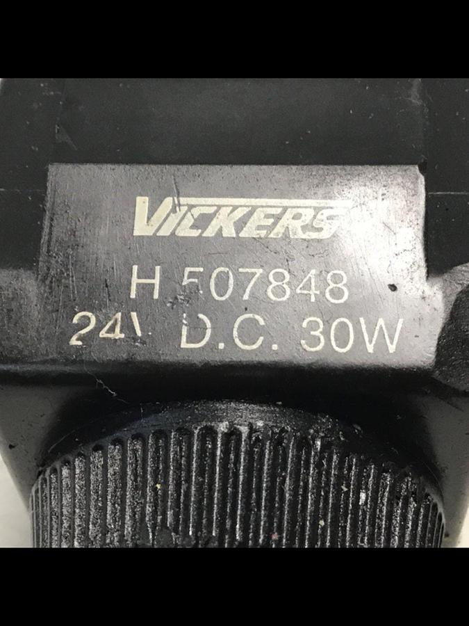 Used VICKERS Valve DG4V-3S-6B-M-U-H5-60 Used
