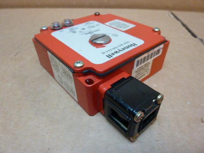 Used HONEYWELL Interlock Micro Switch GKRA15M6A2-FW #34408