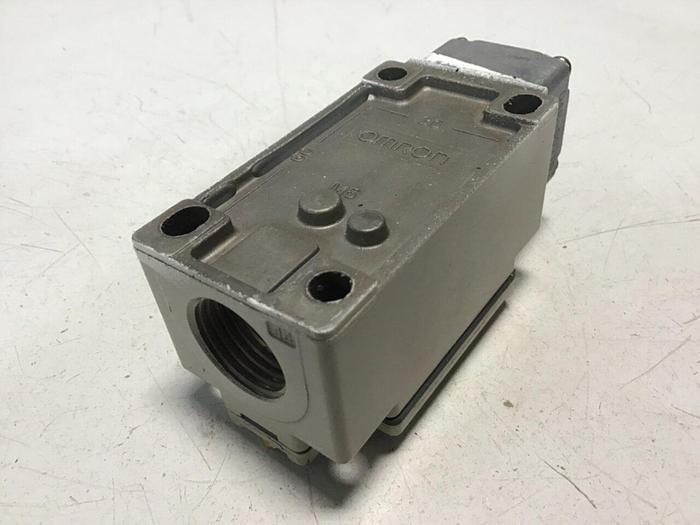 Used OMRON Limit Switch D4B-2171N #121566