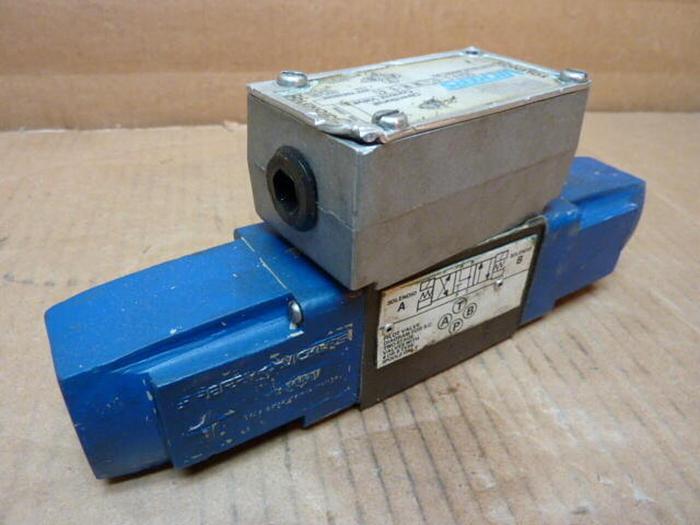 Used VICKERS Directional Control Valve DG4V-3-6C-M-W-B-40 #30319