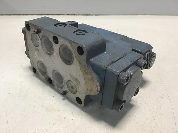 Used VICKERS Solenoid Directional Valve DG4V-3-6C-M-U-HL7-60-B13 Used
