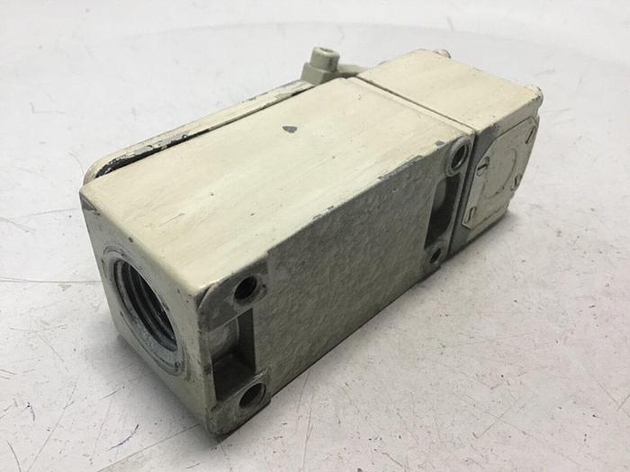 Used TELEMECANIQUE Lox-Switch C2JK05 #121801