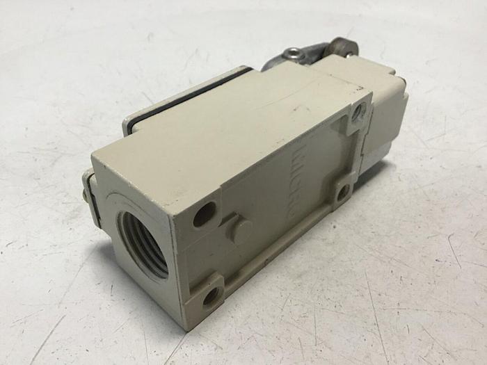 Used YAMATAKE Limit Switch LJA10-11A21N-003 #121736