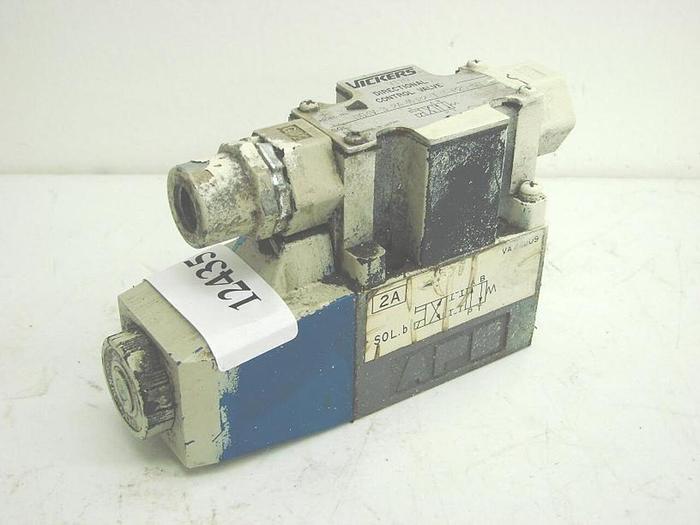 Used VICKERS Directional Control Valve DG4V-3-2A-M-P2-T-7-P20-50 #12435