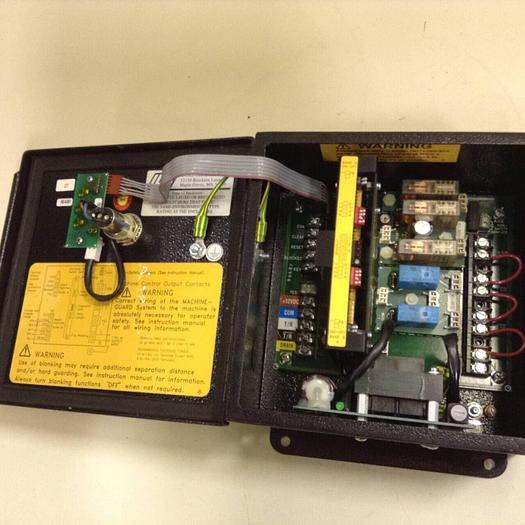 Used BANNER ENGINEERING Machine-Guard Control Box MGCA-5A #74592
