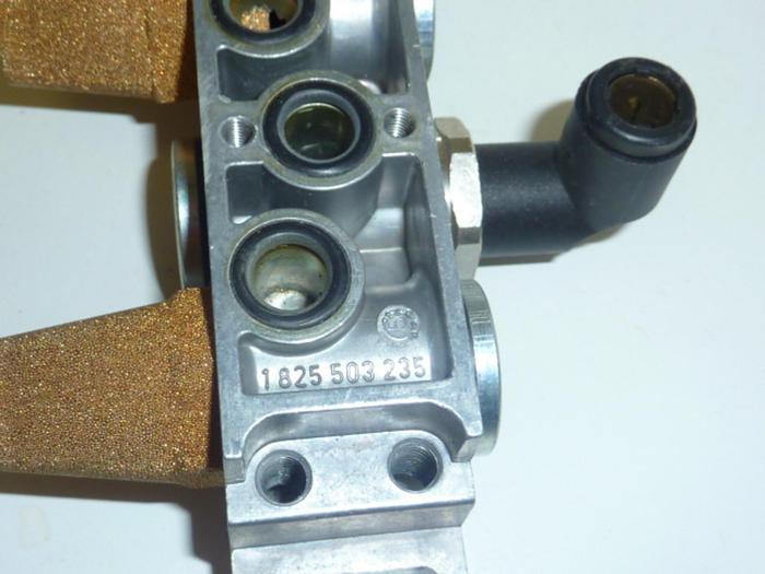 Used BOSCH Manifold Subplate 1 825 503 235 #51182