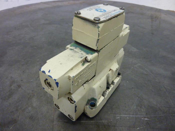 Used SPERRY VICKERS Directional Valve Assembly DG4V36CWB12 Used
