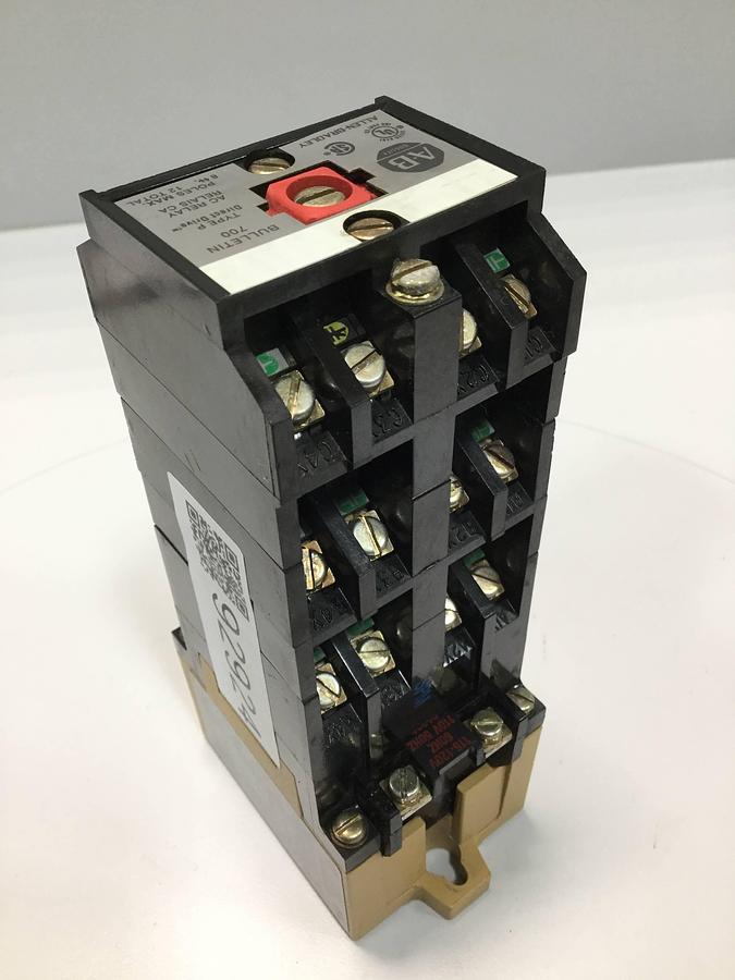 Used ALLEN BRADLEY AC Relay 700-P1200A1 SER B Used