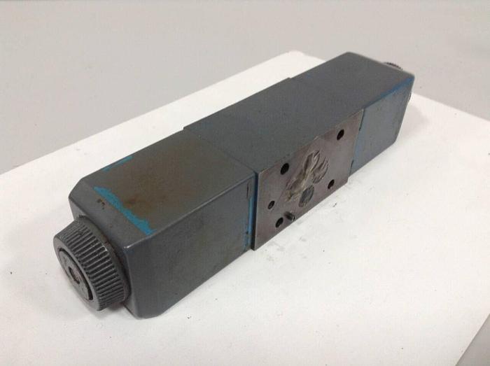 Used VICKERS Directional Valve DG4V-3-6C-M-U-HL7-60 Used