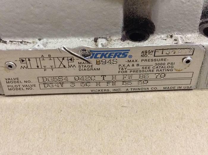 Used VICKERS Valve DG5S4042CTMFWB670 #67801