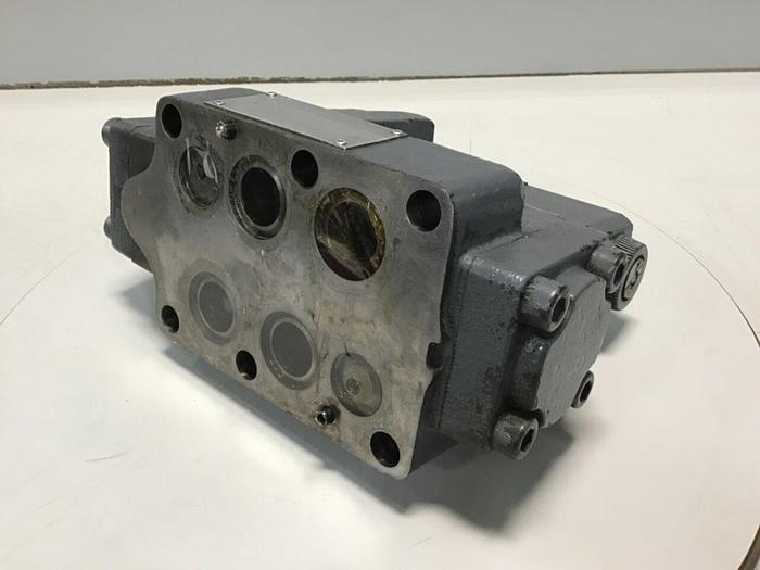 Used VICKERS Solenoid Directional Valve DG4V-3-6C-M-U-HL7-60-B13 Used