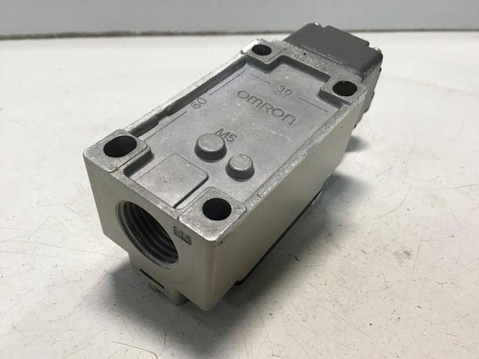 Used OMRON Limit Switch D4B-2115N-R #121524
