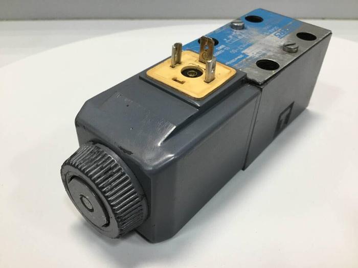 Used VICKERS Valves DG4V-3-2AL-M-U-HL7-60 #98840