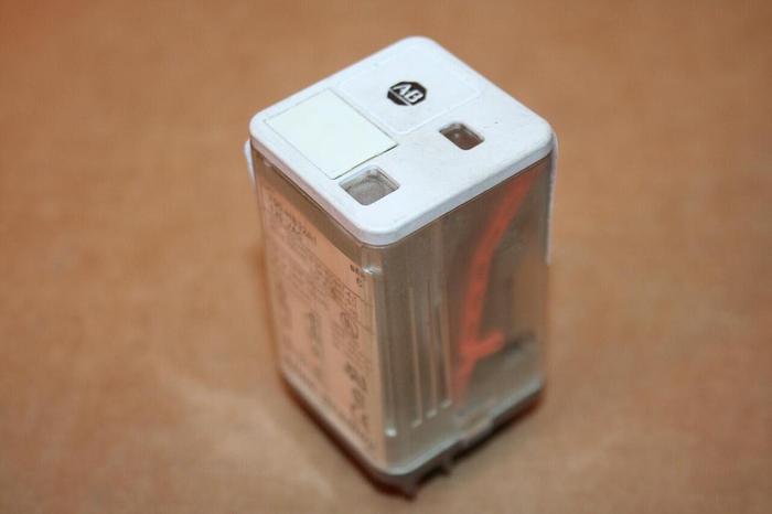 Used ALLEN BRADLEY Relay 700-HB32A1 SER C Used DNL SCRAPPED