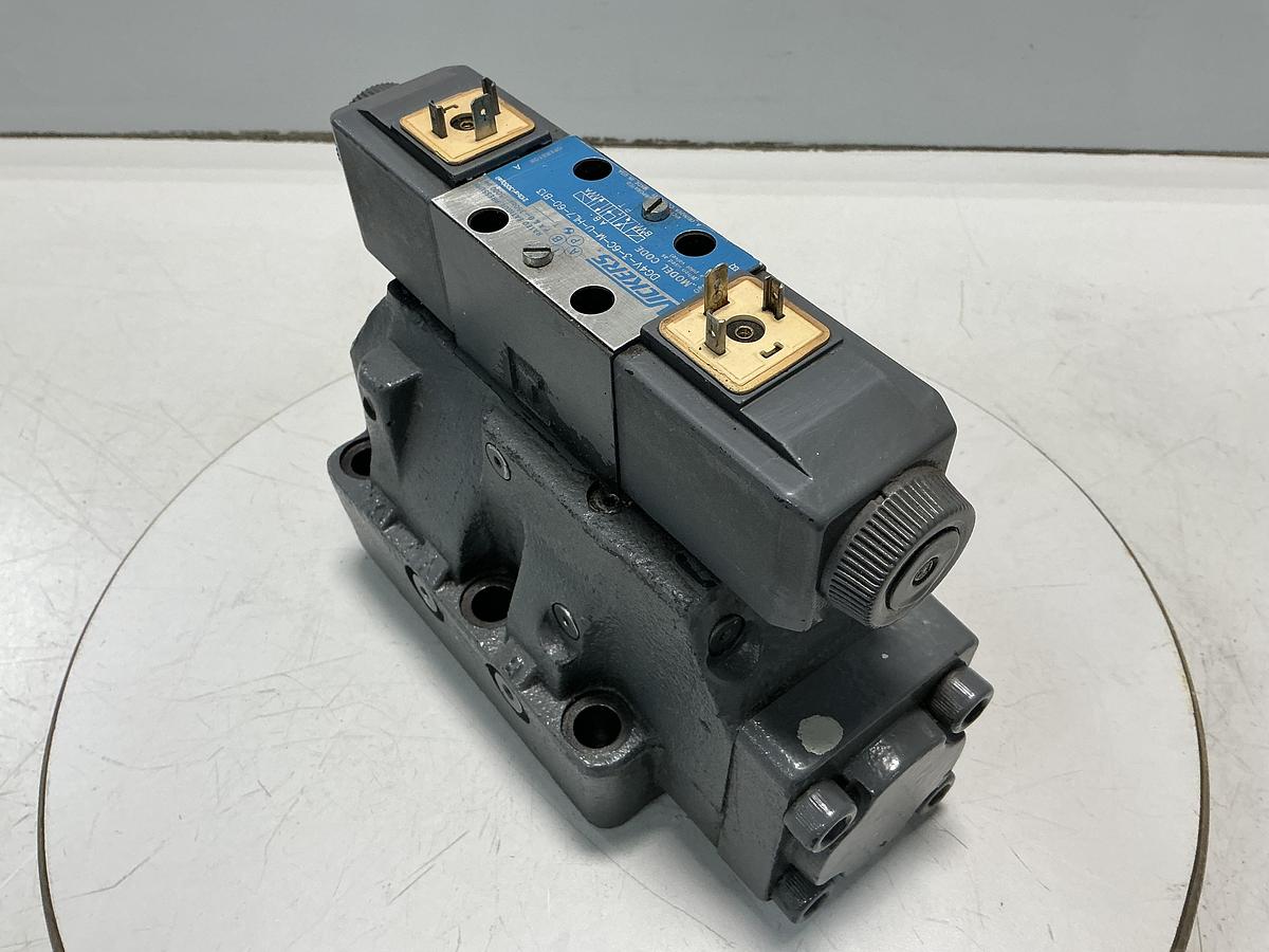 Used VICKERS DG4V-3-6C-M-U-HL7-60-B13