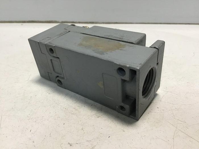 Used SQUARE D Limit Switch 9007-C54B #121679