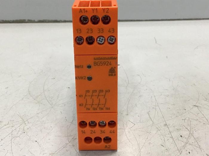 Used SAFEMASTER Safety Relay BG5924.04 #131274