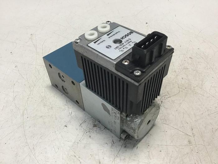 Used BOSCH Hydraulic Valve 0 811 402 034 Used