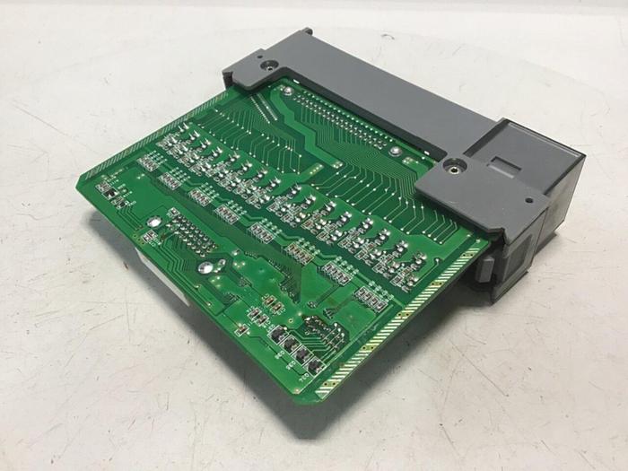 Used ALLEN BRADLEY Output Module 1746-OB32 SER D #129873