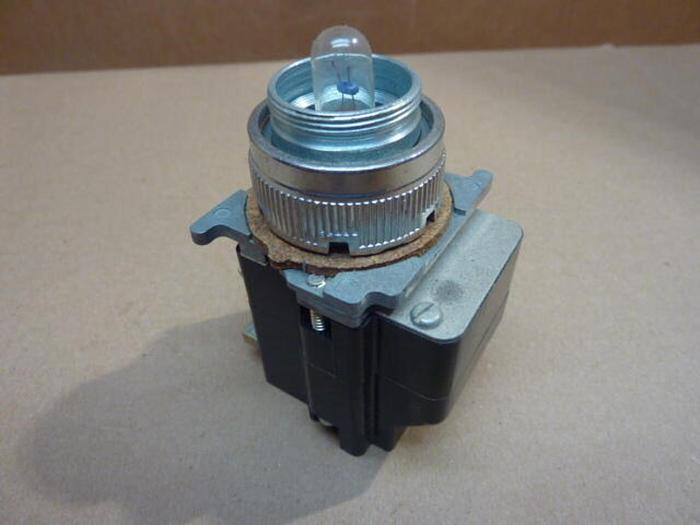 CUTLER HAMMER Push Button 10250T221 #32577 DNL SCRAPPED