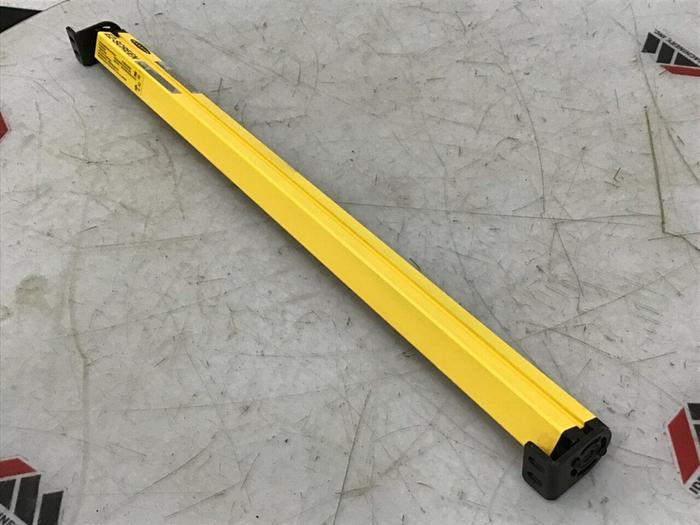 Used BANNER ENGINEERING Light Curtain Transmitter SLSE30-750Q8 #133668