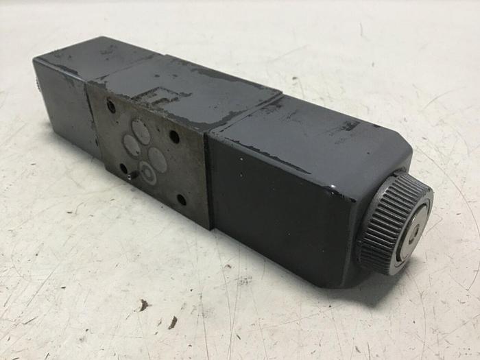 Used VICKERS Directional Valve DG4V-3-6C-M-U-HL7-60 Used
