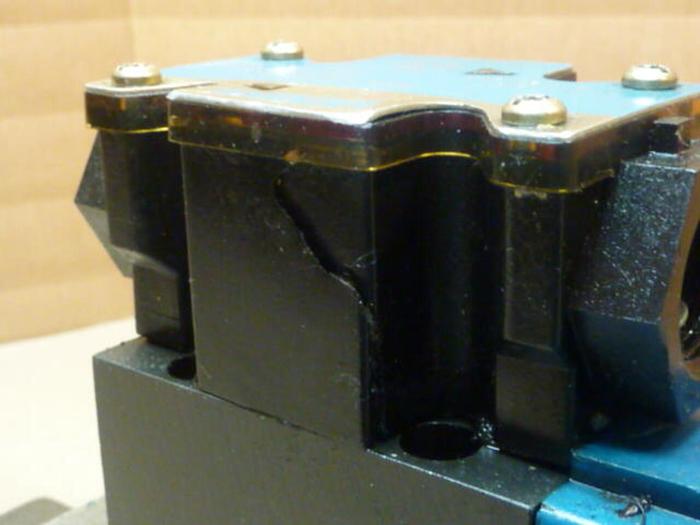 Used VICKERS Directional Valve DG5SH81AEWB20 #30392