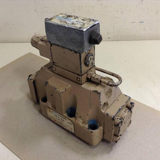 Used VICKERS Directional Control Valve DG4V-3-2A-M-WB-40 VALVE #68876