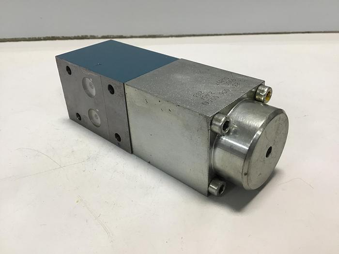 Used BOSCH 0 811 402 037 Valve Used #144516