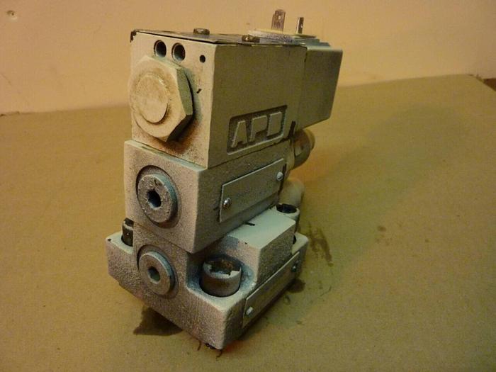 Used VICKERS Valves DG4V-3-2AL-M-U-HL7-60 #24101