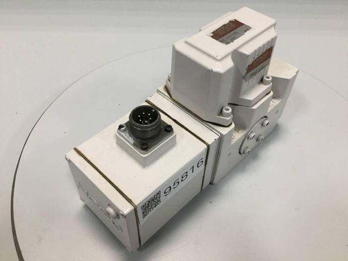 Used MOOG Servo Valve J661-040A Used