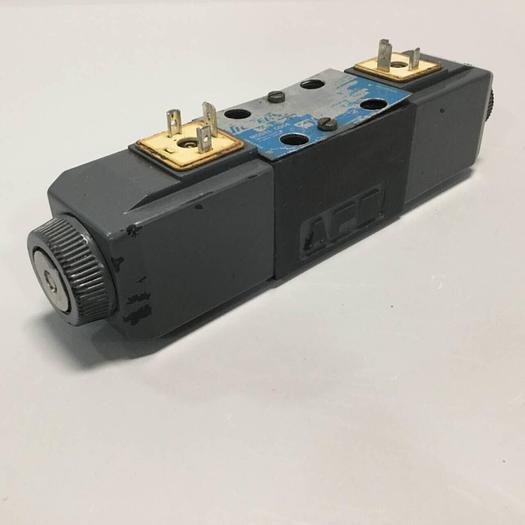 Used VICKERS Directional Valve DG4V-3-6C-M-U-HL7-60 Used