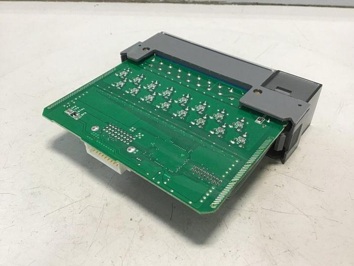 Used ALLEN BRADLEY Output Module 1746-OV16 SER C #118505