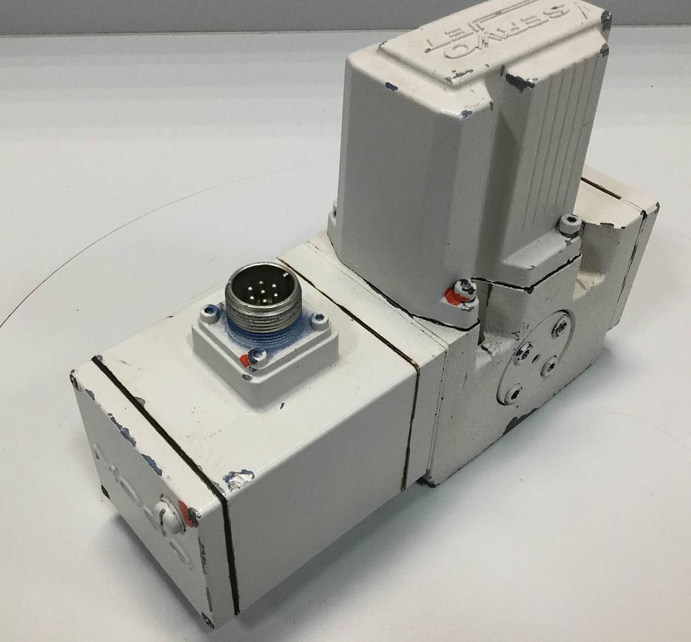 Used MOOG D661-5009 SERVO JET HYDRAULIC VALVE USED 