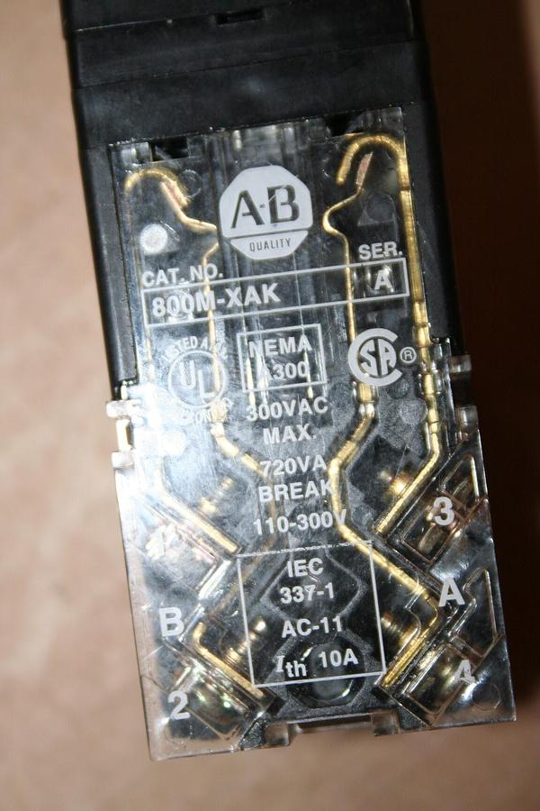 Used ALLEN BRADLEY Selector Switch 800MR-H33B #18400