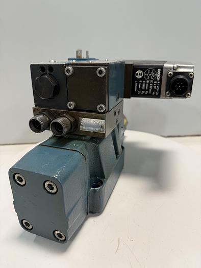 Used BOSCH HYDRAULIC SERVO VALVE 0 811 404 607 USED #145813